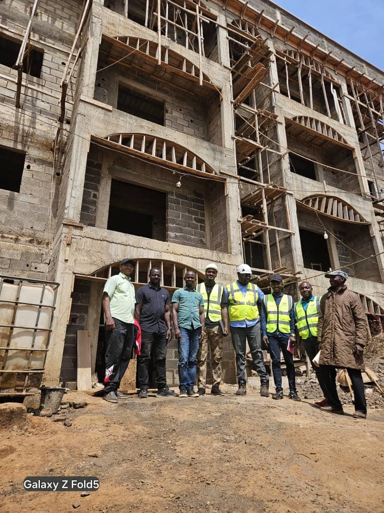 Suivi de chantier sur un immeuble R+3 en phase de finition à Bandjoun