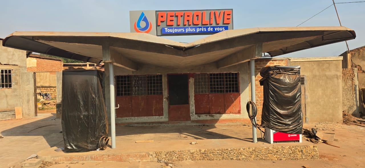 Station-service Petrolive RCA avant finitions et habillage complet