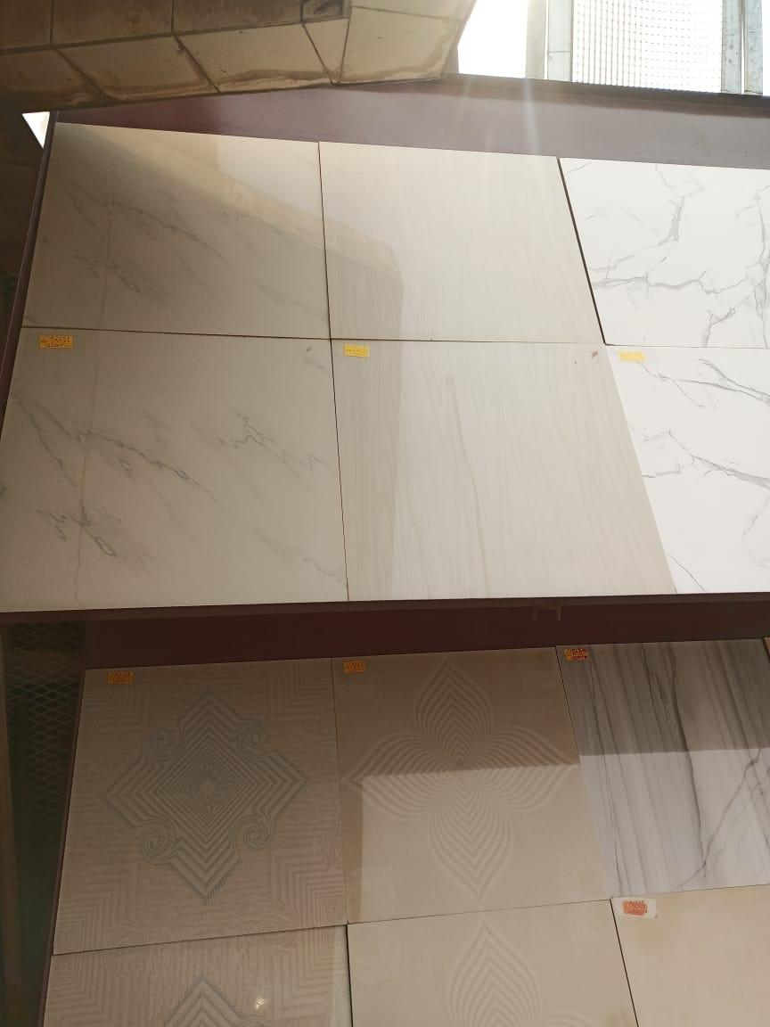 Sélection de carreaux grands formats et motifs décoratifs